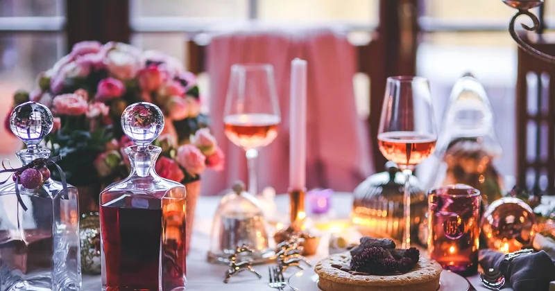 Qu'est-ce qu'un dîner frugal en pratique ?