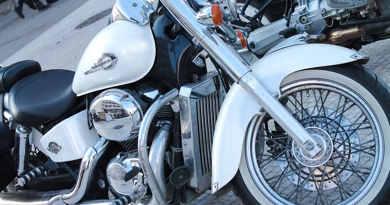 Comment on rejoint réellement un club biker en France